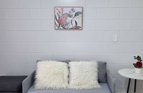 Epsom Apartment | Freshly Renovated 1BDR with Parking in Epsom
