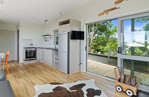 Fitzroy House | Funky in Fitz - Relax and Enjoy