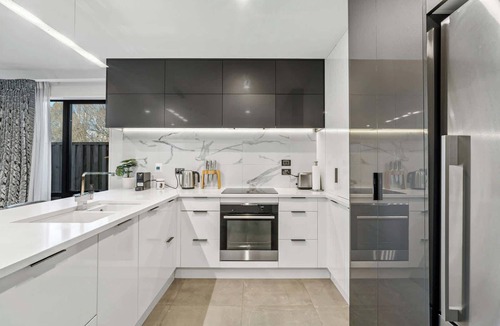 Arthur's Point Apartment | Gallerie Coronet