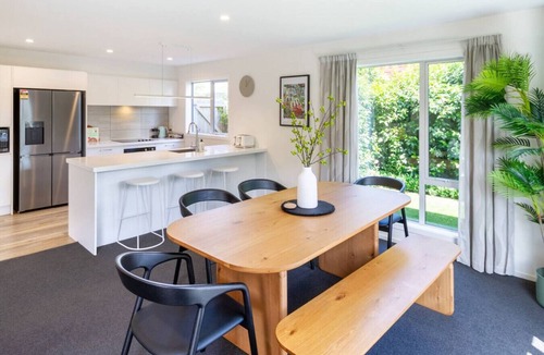 Saint Albans House | Games Room Escape, Pool Table, Ping Pong & Air Con