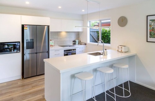 Saint Albans House | Games Room Escape, Pool Table, Ping Pong & Air Con