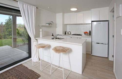 Matakana Apartment | Garden apartment Self-contained luxury just 5 mins walk to Village!