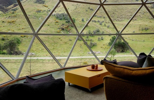 Danseys Pass Cabin | Geodome Retreat - Fireplace, Hot Tub & Mountain Views + Sauna by the river