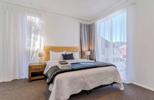 Dunedin City Centre Hotel | George Street Motel Apartments