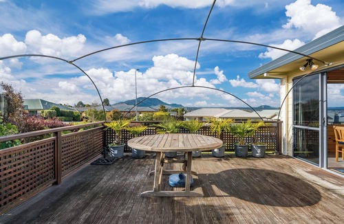 Nukuhau House | Getaway on Grove - Lake Taupo Holiday Home
