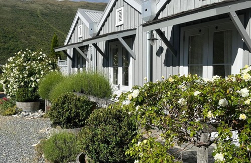 Gibbston House | Gibbston Boathouse with Outdoor Bath