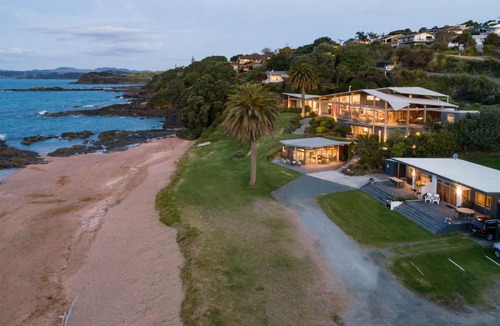 Cable Bay Apartment | Golden Sand Beachfront, Cable Bay Stays, Cable Bay, Northland