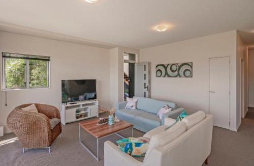Matarangi House | Golfer's Paradise - Matarangi Holiday Home