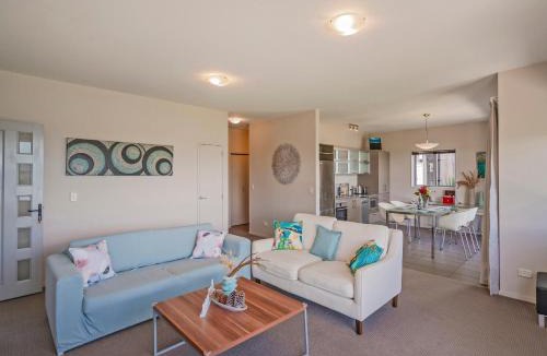 Matarangi House | Golfer's Paradise - Matarangi Holiday Home