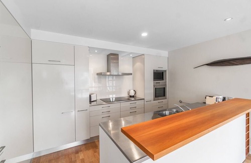 Auckland Central Business District Apartment | Gorgeous 2-Bed 2-Bath Harbour View Stunner