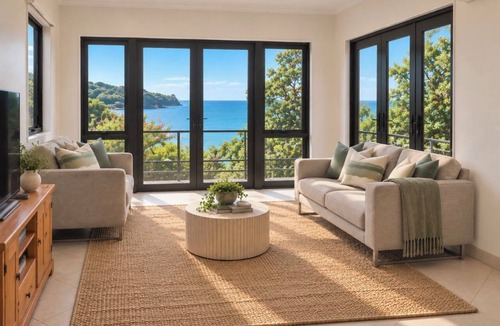Oneroa House | Gorgeous 7 bedroom beach villa in the heart of Oneroa
