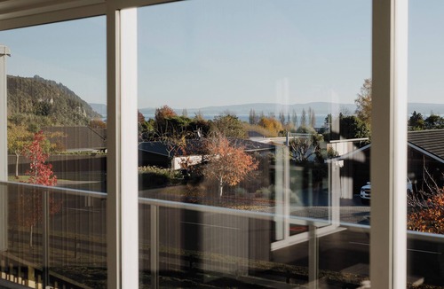 Kinloch House | Gorgeous new bach with lake views, 4 Bedroom - 2 ensuite, 3.5 bath, pet friendly