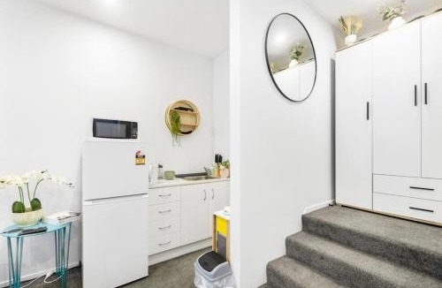 Avondale Apartment | Gorgeous Studio - Heart of Avondale - Netflix WiFi