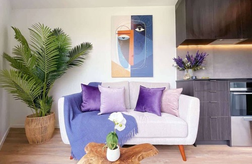 Newton Apartment | Graceful Parkside AC 1 Bed & 1 Study vs Pool & Gym