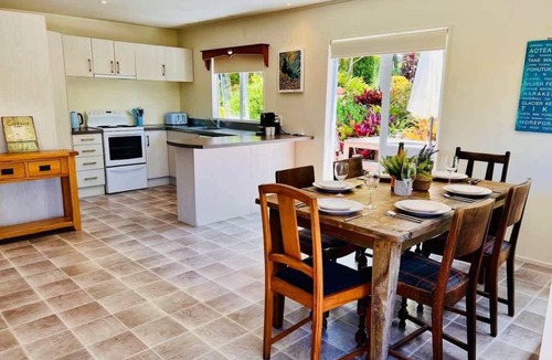 Hahei Cottage | Grange Cottage - A lovely cozy stay at the stunning Hahei Beach!