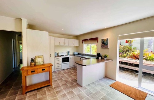 Hahei Cottage | Grange Cottage - A lovely cozy stay at the stunning Hahei Beach!