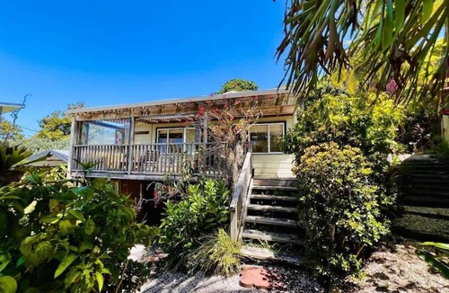 Hahei Cottage | Grange Cottage - A lovely cozy stay at the stunning Hahei Beach!