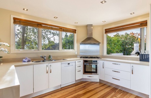 Taupo House | Great Lake Getaway: Your Spacious Taupo Retreat