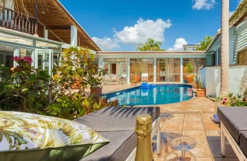 Rothesay Bay House | Great-Located North Shore Room in Tropical Garden – Close to the Beach 🌴🌊