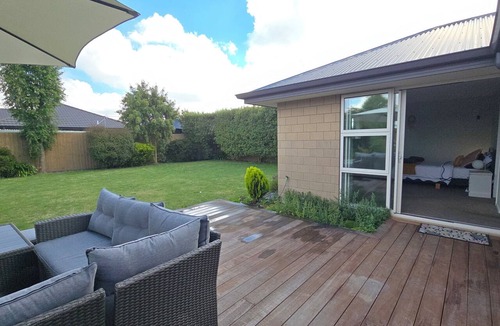 Rolleston House | Great Price Luxury - Master Ensuite | Garden View