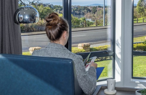 Hamilton House | Great Short-Mid Term Stay! River Views & Games Room