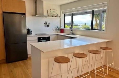 Kaikoura House | Great Views & Location | Workspace | Spa Pool