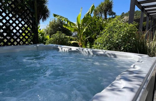 Kaikoura House | Great Views & Location | Workspace | Spa Pool