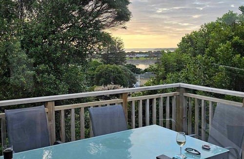 Raglan House | Great views of Raglan bar, harbour and Raglan town, central location.