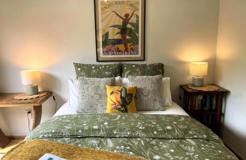Hamilton North Apartment | Gully hideaway apartment