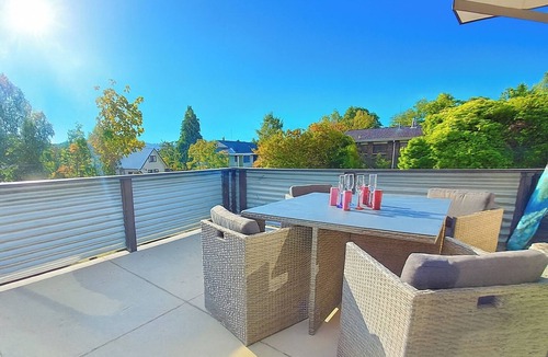 Richmond Heights House | HA 6Bdr Family Haven Walk to Lake/Shops/Boatramp +