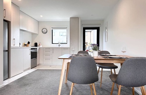 Riccarton House | Hagley townhouse with courtyard and free parking in Christchurch