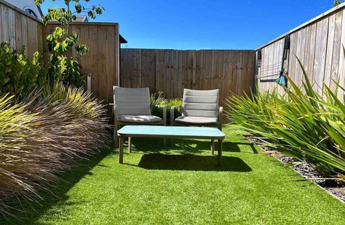 Riccarton House | Hagley townhouse with courtyard and free parking in Christchurch