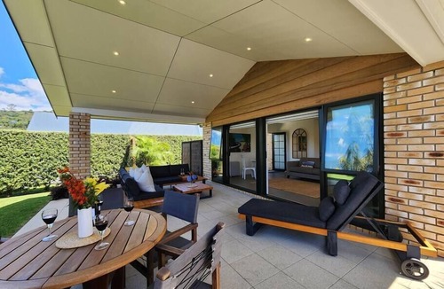 Hahei House | Hahei Garden Sanctuary - private, central, covered outdoor lounge, 5min to beach