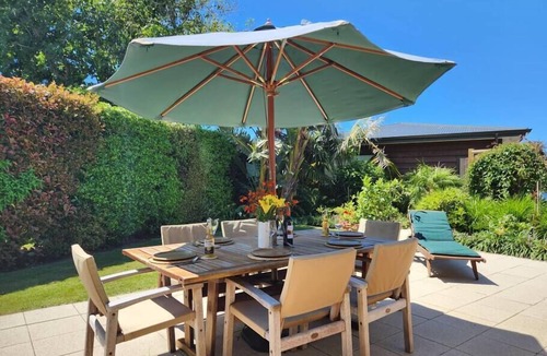 Hahei House | Hahei Garden Sanctuary - private, central, covered outdoor lounge, 5min to beach