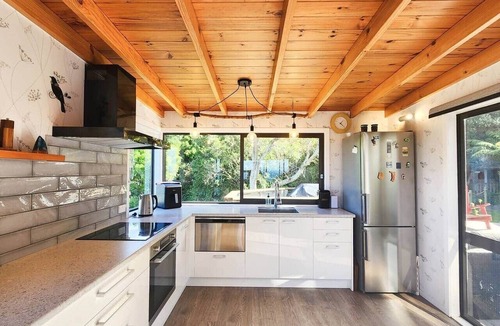 Hahei House | Hahei Horizon - stunning views, only steps away from the Cathedral Cove track