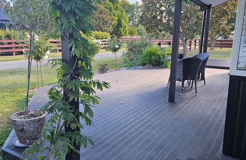 Tamahere House | Hamilton 3 bedroom Home overlooking paddocks 4 m from city