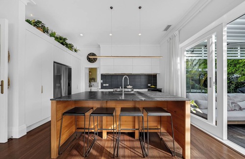 Narrow Neck House | Hamptons House by Narrow Neck Beach