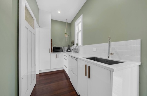 Narrow Neck House | Hamptons House by Narrow Neck Beach