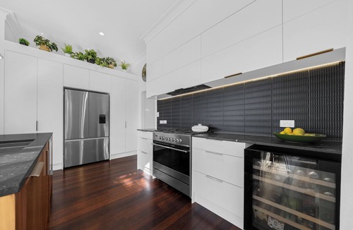 Narrow Neck House | Hamptons House by Narrow Neck Beach