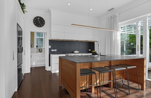 Narrow Neck House | Hamptons House by Narrow Neck Beach