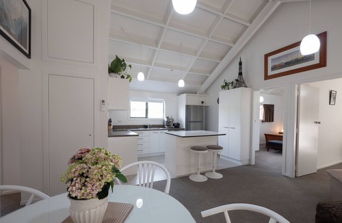 Tawa House | Handy Hideaway - on Main in Tawa
