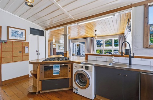 Whitianga House | Hannan House - Whitianga Holiday Home