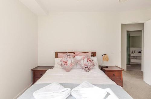 Te Aro Apartment | Harbor View Two Bedroom Apartment At Pinnacle