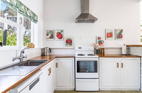 Raglan House | Harbour Rose House Charming Harbour Views