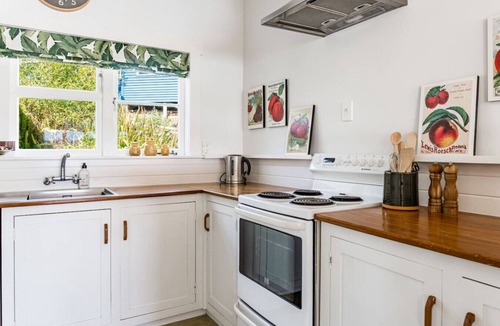 Raglan House | Harbour Rose House Charming Harbour Views