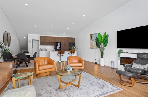 Auckland Central Business District Apartment | Harbour View 2-Bedroom on Iconic Princes Wharf