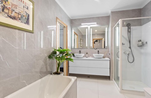 Auckland Central Business District Apartment | Harbour View 2-Bedroom on Iconic Princes Wharf