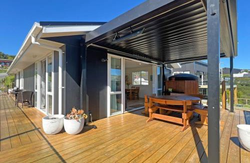 Akaroa House | Harbour View - 3 Bedroom Retreat