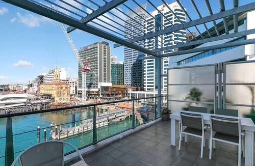 Auckland Central Business District Apartment | Harbour Views Waterfront Apartment in Shed 19