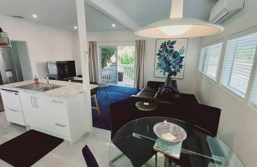 Coromandel House | Harbourside Cottage ~ Luxury Accommodation